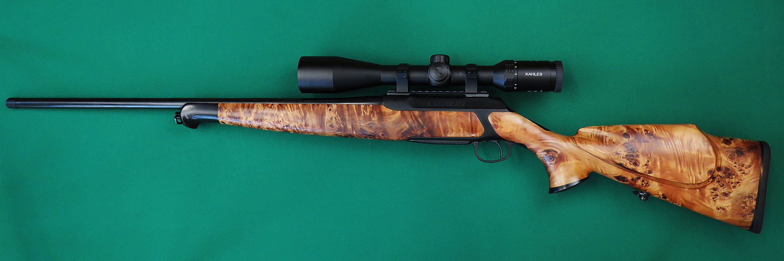 Präzisionsrepetierer Sauer 202 mit wunderschönem formstabilisiertem Birkenmaserholz, Matchlauf im Cal. 6,5 Creedmoor mit top Schussleistung