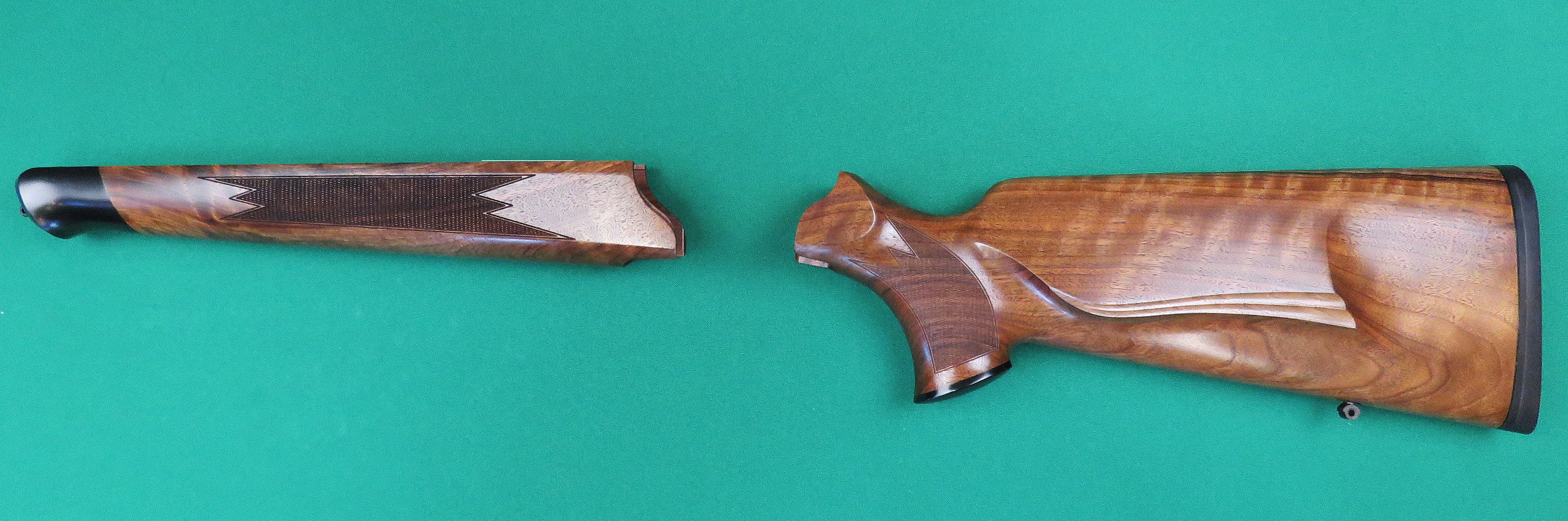 Kontrastreicher Blaser R8 Holzschaft